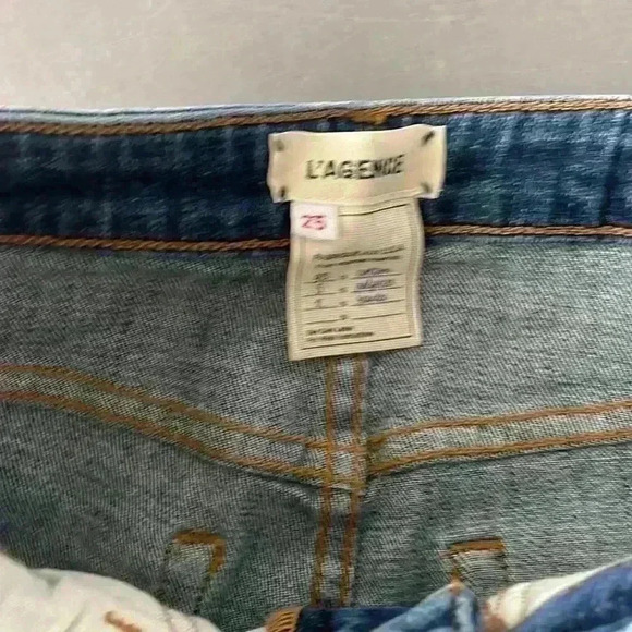 L'AGENCE- NWOT Straight High Rise Raw Hem Jeans Sz 25 - Picture 4 of 9